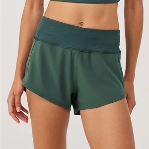 Outdoor Voices Hudson 2.5” Short. XS. Evergreen color.